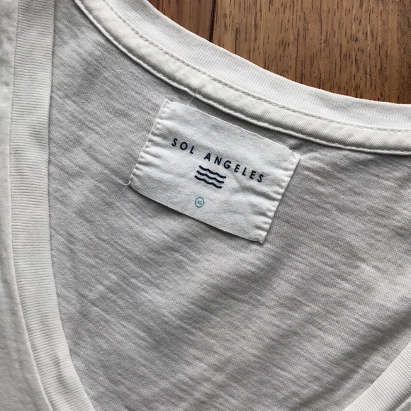 LIKE NEW!! Short Sleeve “Mas Love” T-shirt - Picture 2 of 5